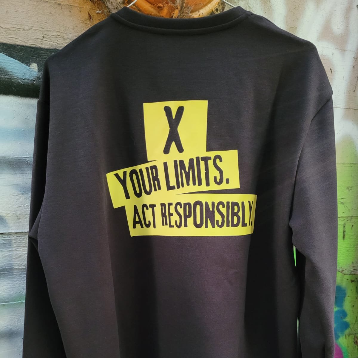 Statement Sweatshirt: X YOUR LIMITS, KUN i S og XL - SPAR 55%