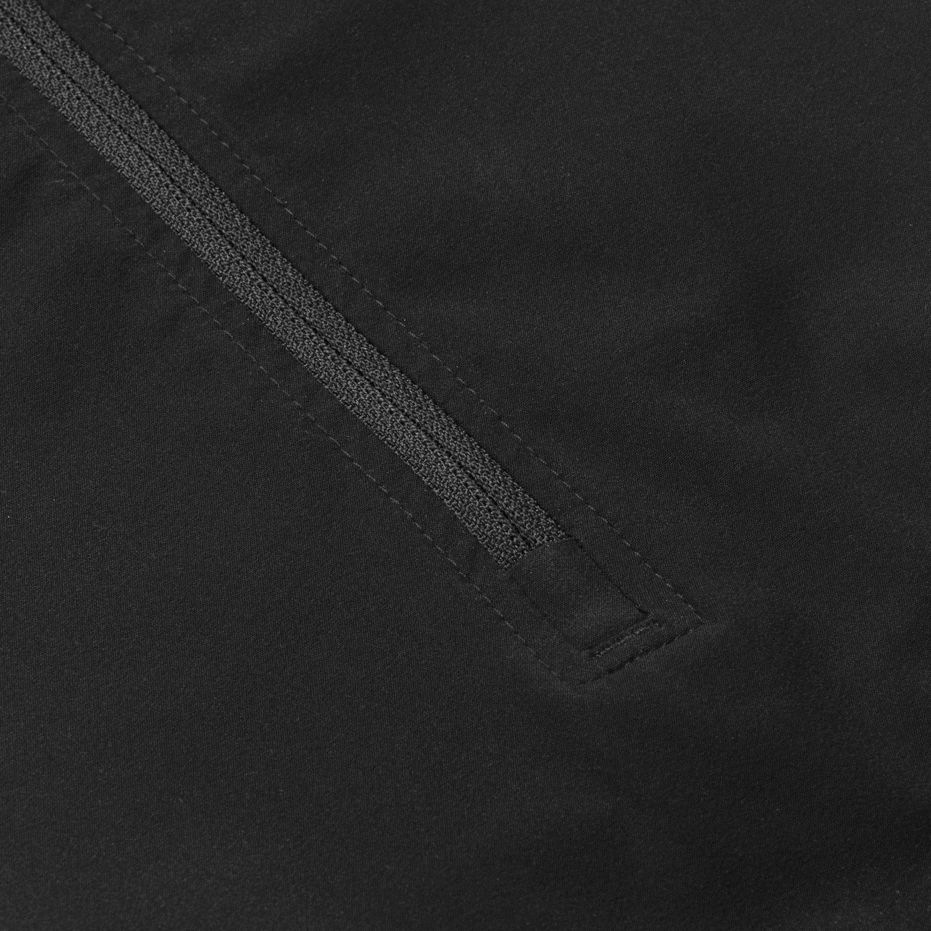 The Fe226 AeroForce Triathlon Suit is loaded with high-end technical features to make it the best and fastest tri suit for triathlon and time trial races like Ironman 70.3, Ironman Long Distance Triathlon, bike races, time trial